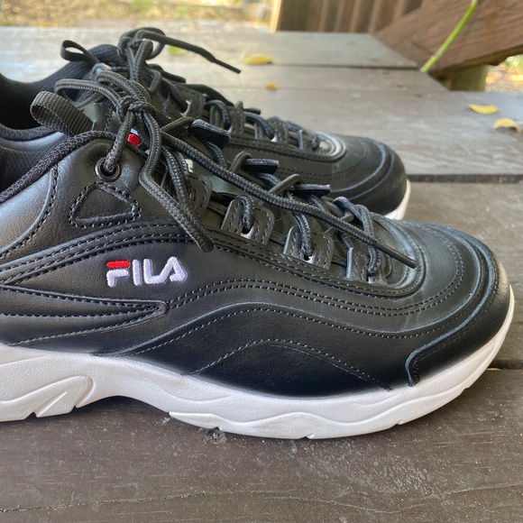 FILA women’s Disarray sneaker, black, size 9.5M 👟 - Picture 1 of 7